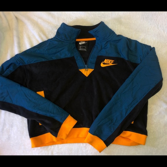 nike cropped track jacket in black